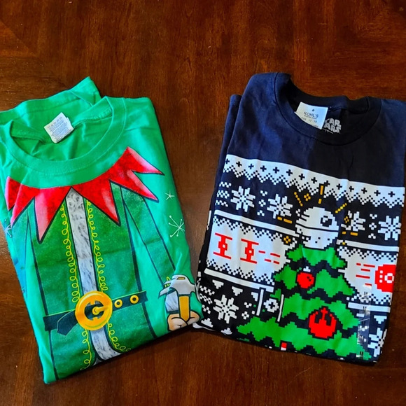 Lot of 2 young men's t shirts Christmas size M - Picture 1 of 8
